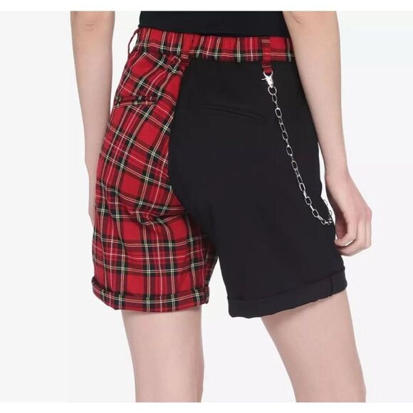 Hot Topic Black & Red Plaid Split Bermuda Shorts With Detachable Chain Size Medi - Picture 6 of 6